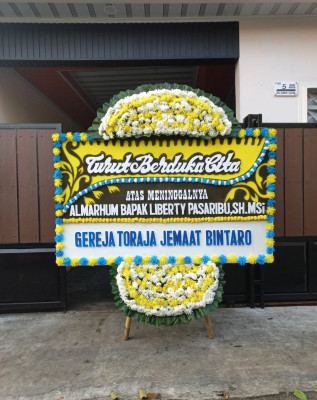 Papan Bunga Duka di Serua Indah